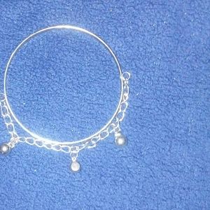 🌻NWOT Silver bracelet